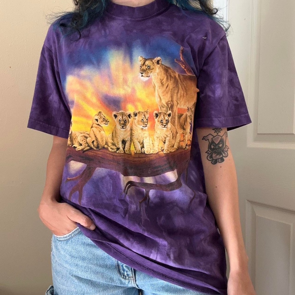The Mountain Philadelphia Zoo lion shirt